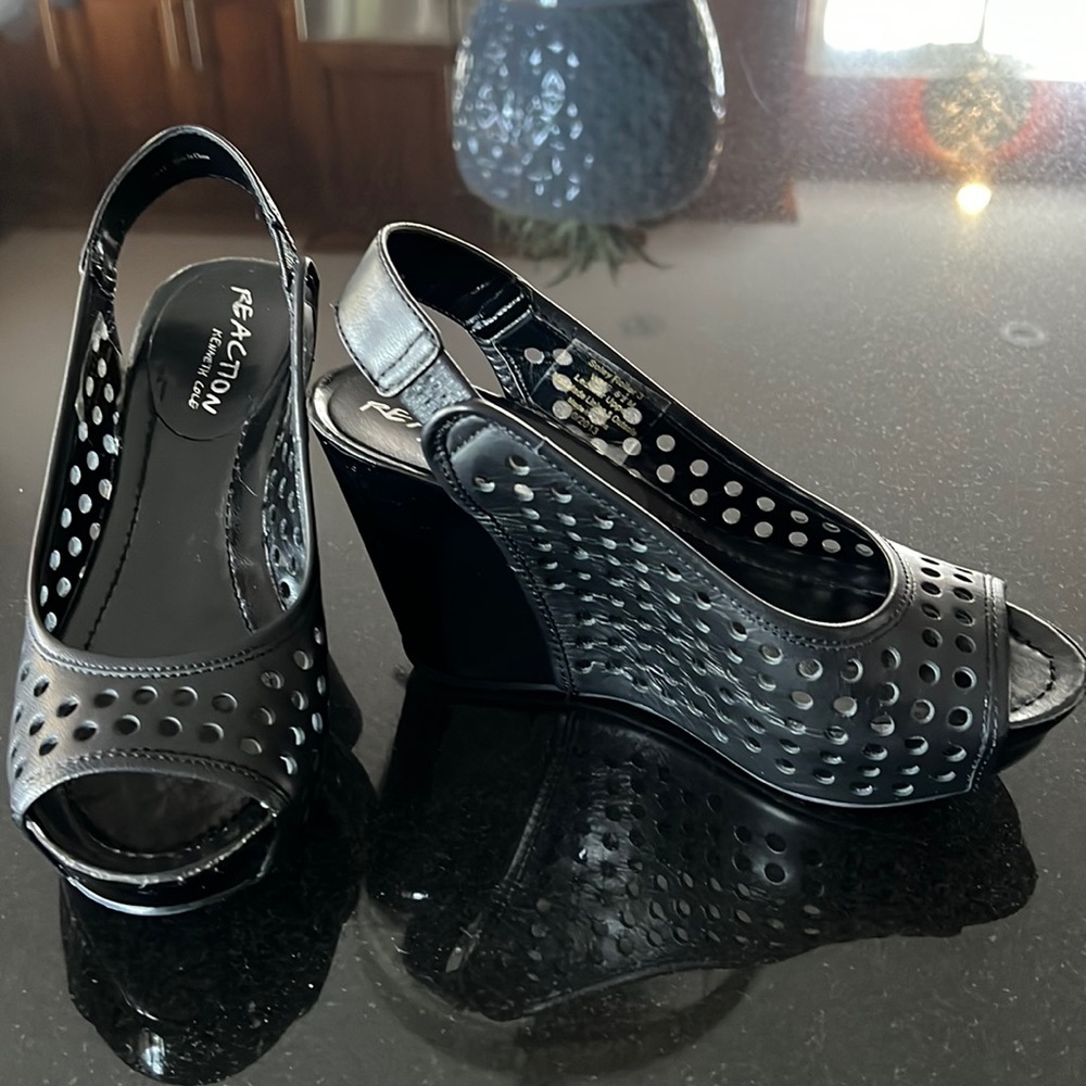 Reaction Kenneth Cole Soley Roller 3 LE Womens Black Leather Sandals Size 5 1/2.